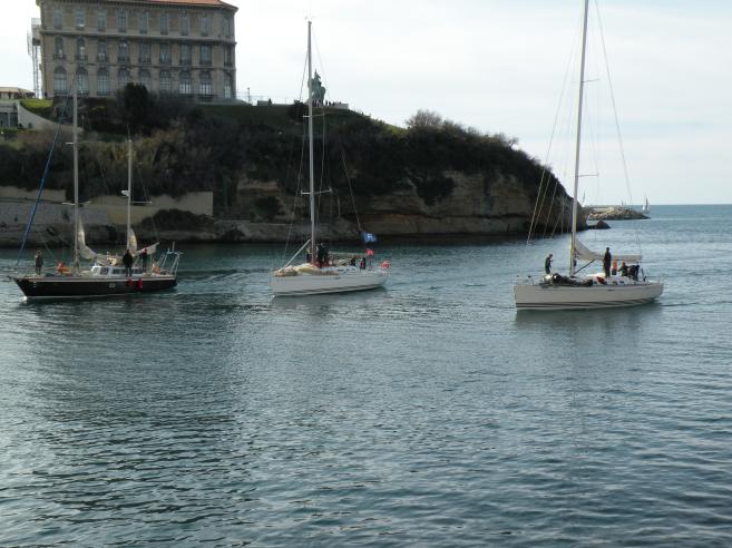 voiliers à l'entrée du Vieux-Port